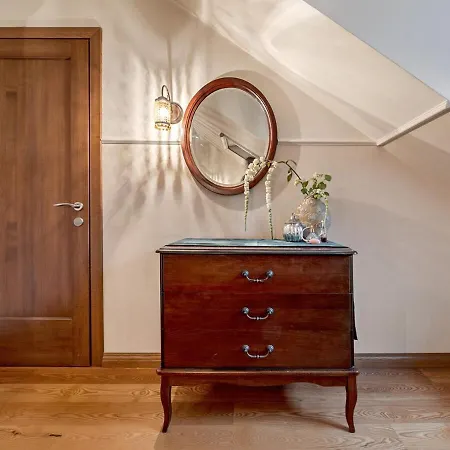 Cozy In Old Town Apartment *
