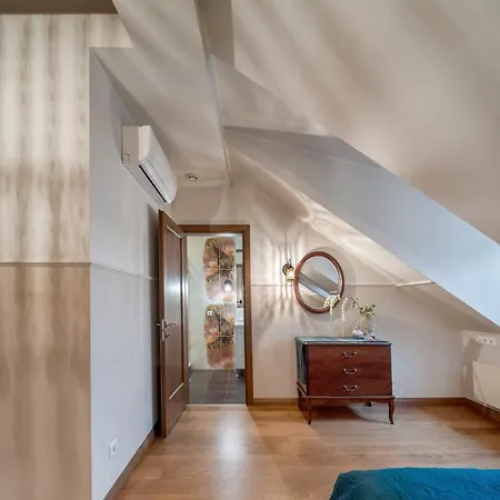 Cozy In Old Town Apartment