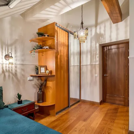 Cozy In Old Town Apartment *